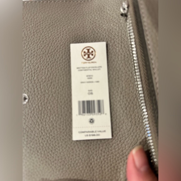 Tory Burch Britten Flap Envelope Continental Wallet Gray Heron - Picture 8 of 8